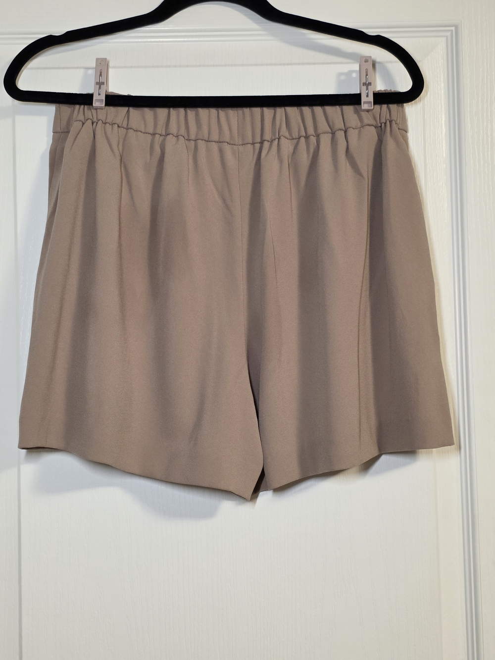 NWOT Aritzia Babaton Tailored Shorts - Taupe/Brown Size 8 - Picture 3 of 6